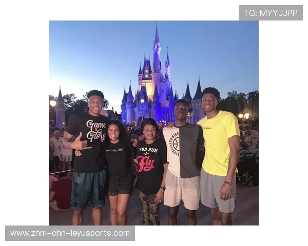 字母哥与母亲同框照片感动千万网友